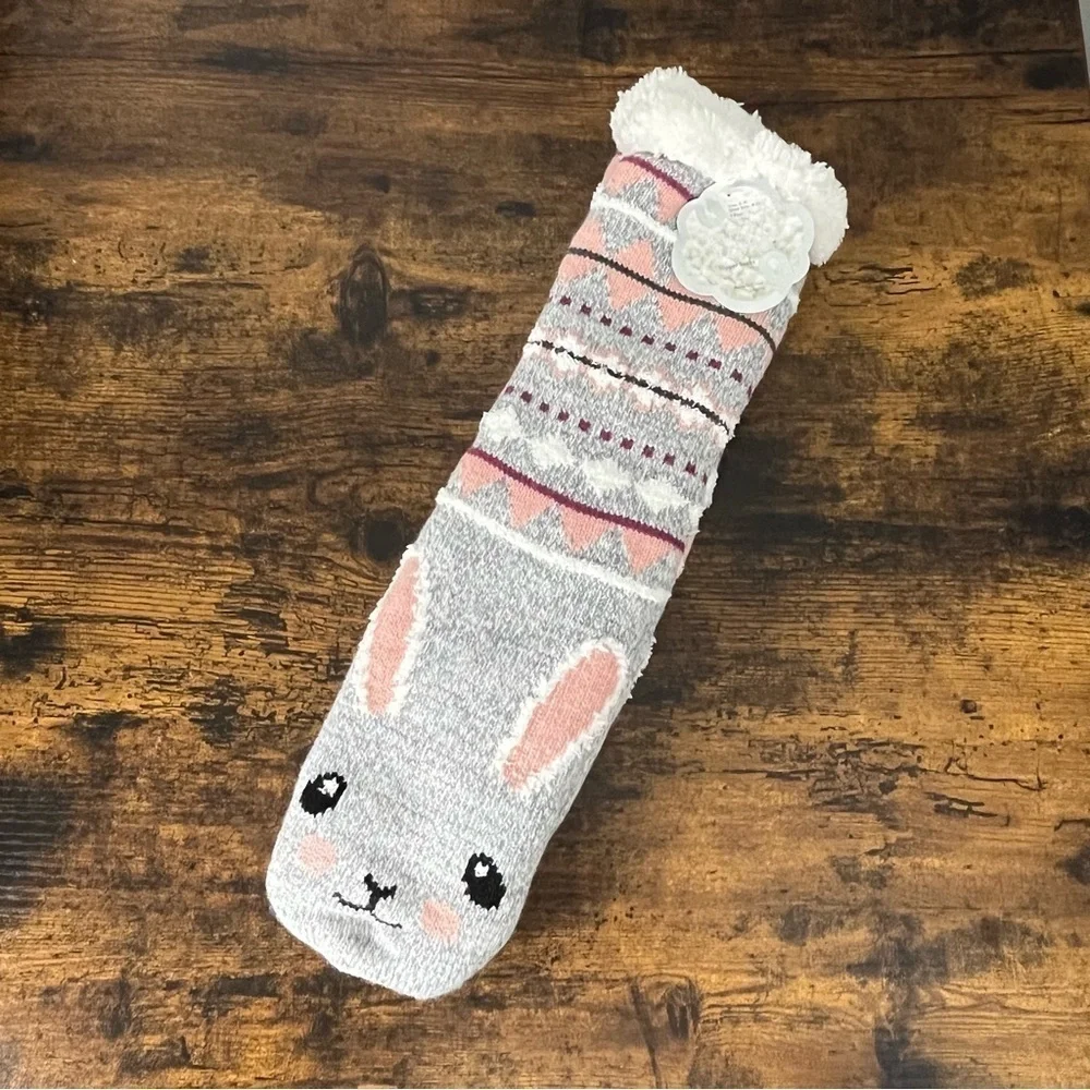 NWT fuzzy bunny rabbit gripper bottom slipper socks, size 9-11.